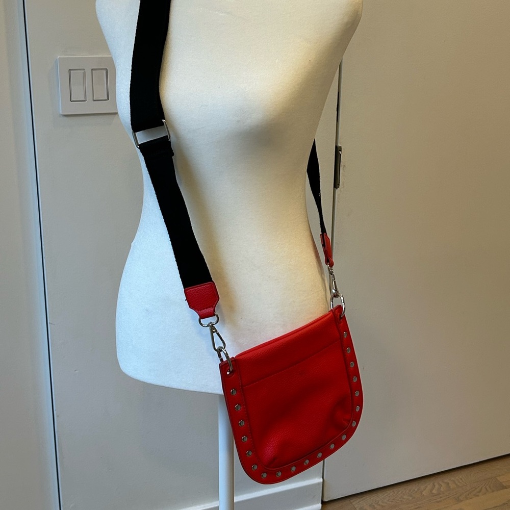 Vibrant Red Leather Crossbody Bag with Adjustable Strap